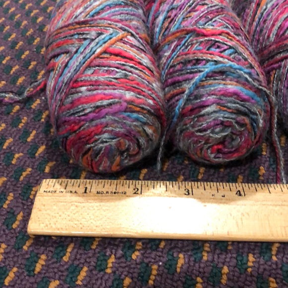 4. skeins 3. ply multi tone variegated yarn - Picture 6 of 13